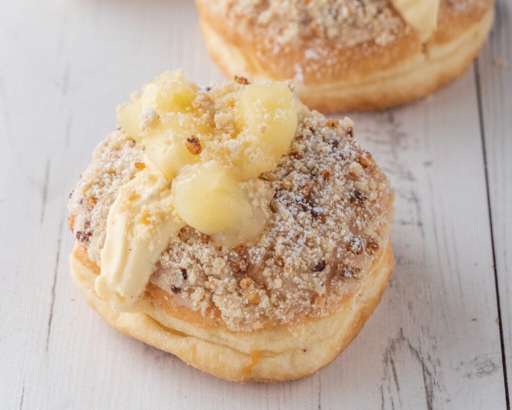 Donuts filled with custard creme and apple pieces